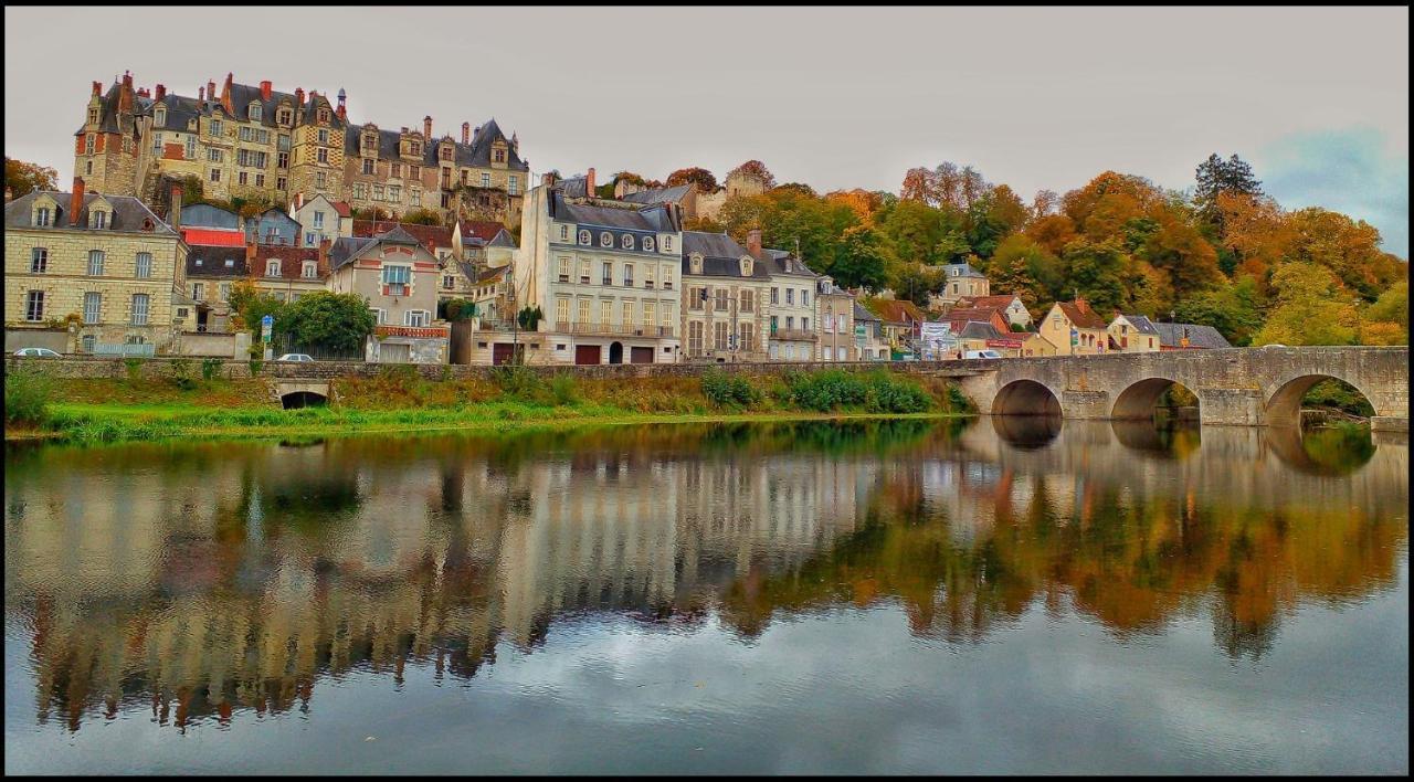 Au pied du château Saint-Aignan (Loir-et-Cher) Exterior foto
